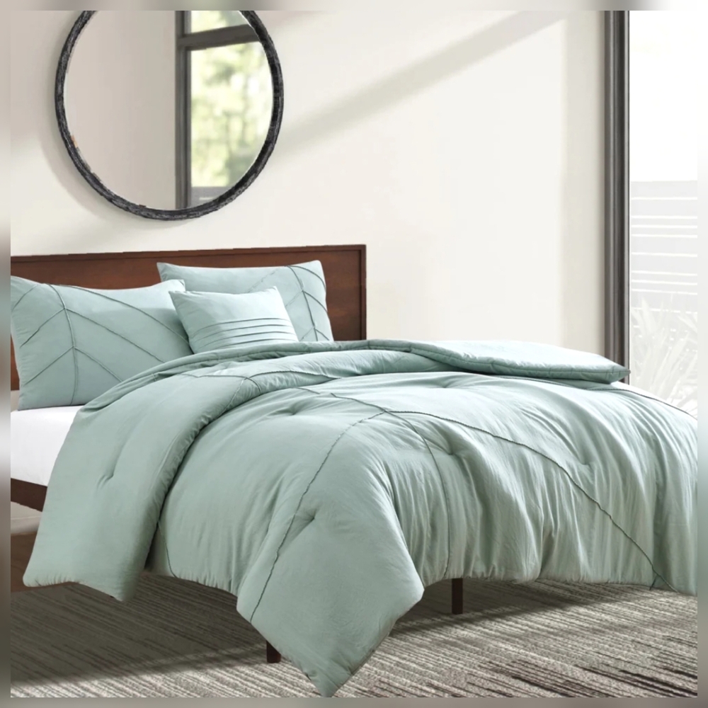 Serene Mint Green Comforter Set (Modern Threads)